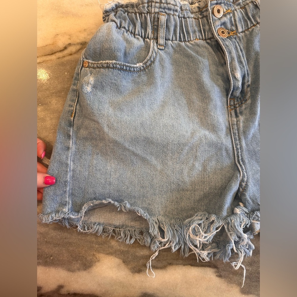 EUC Zara Size 8 Denim Blue Women's Frayed Shorts Paperbag Waist Style - Picture 3 of 9